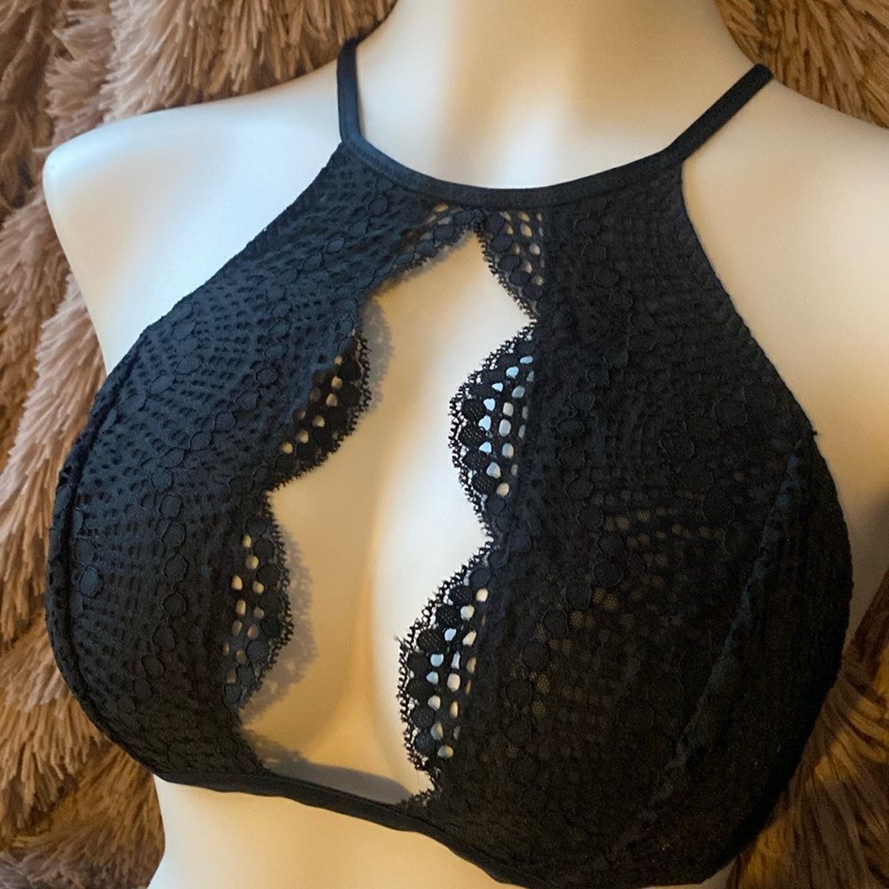 Victoria’s Secret No wire high neck lace Bra New! Black